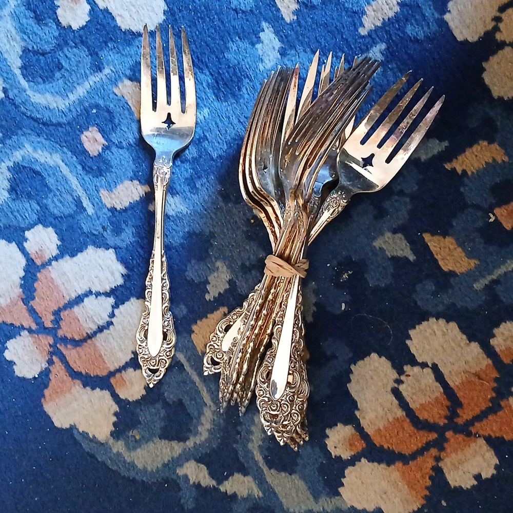 Elegant Community Silver Plate Royal Grandeur Salad / Dessert Fork Set, 10pcs.